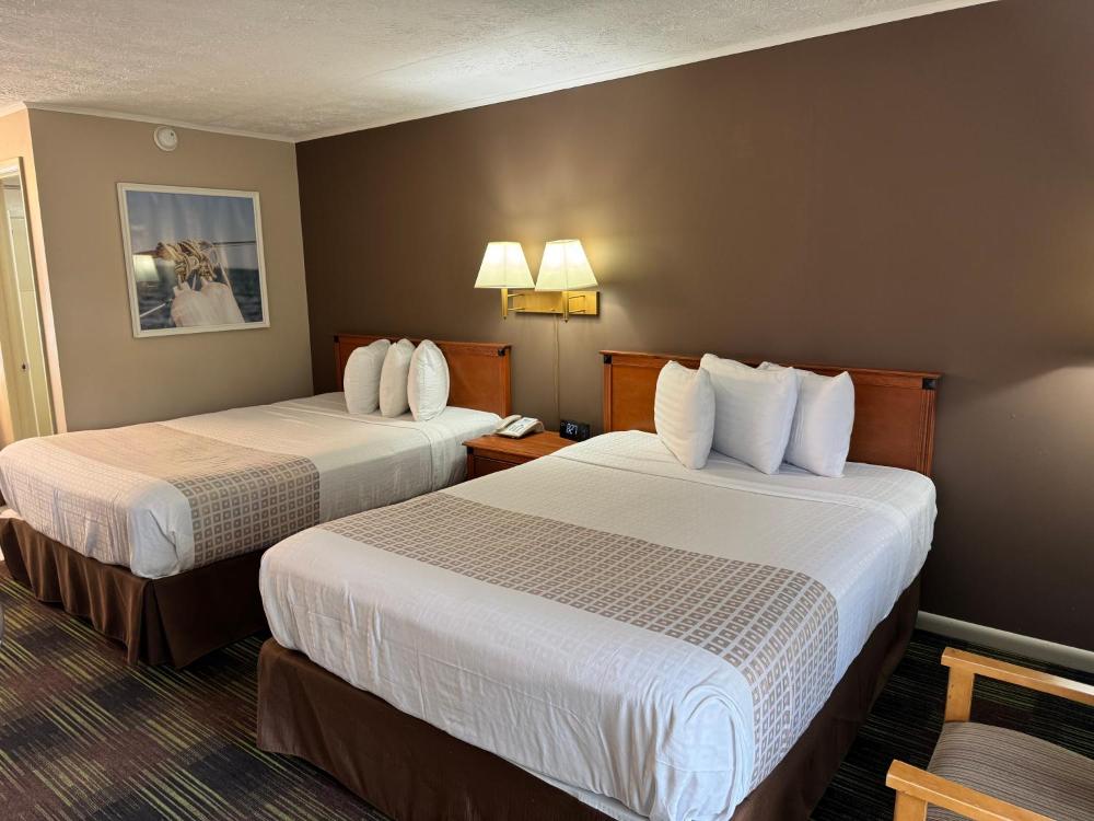 Deluxe Queen Room interior